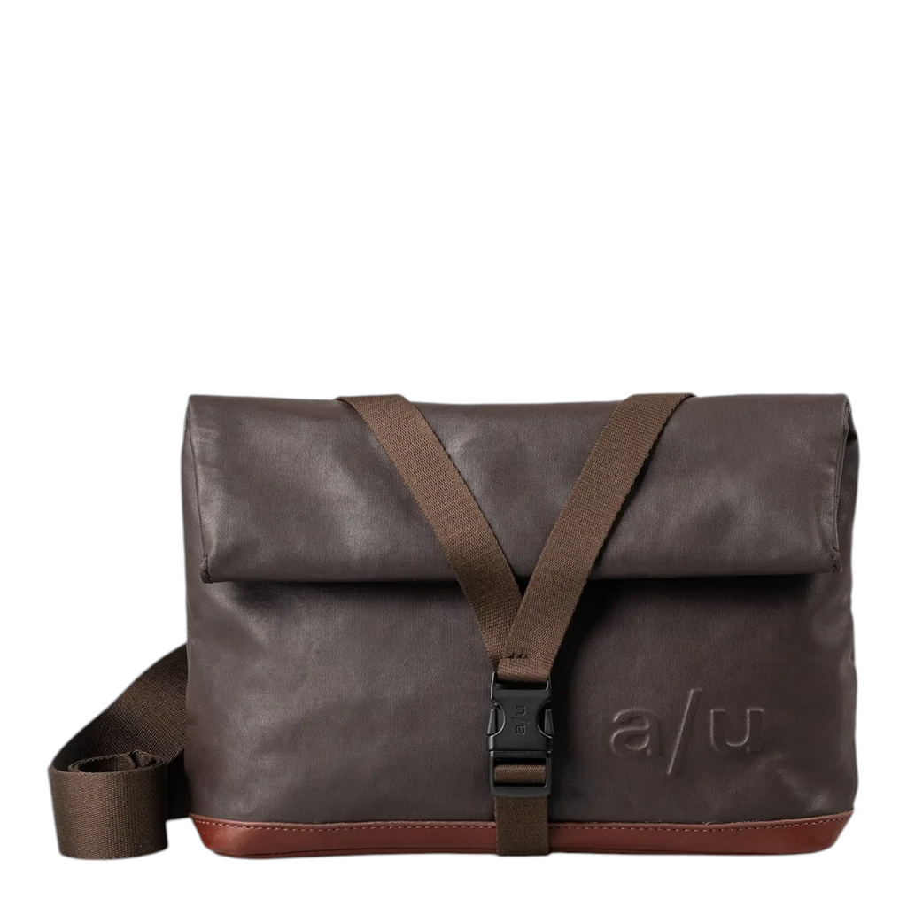 Lieblingstasche Yao dark brown roll-top messenger bag with a brown strap and buckle closure
