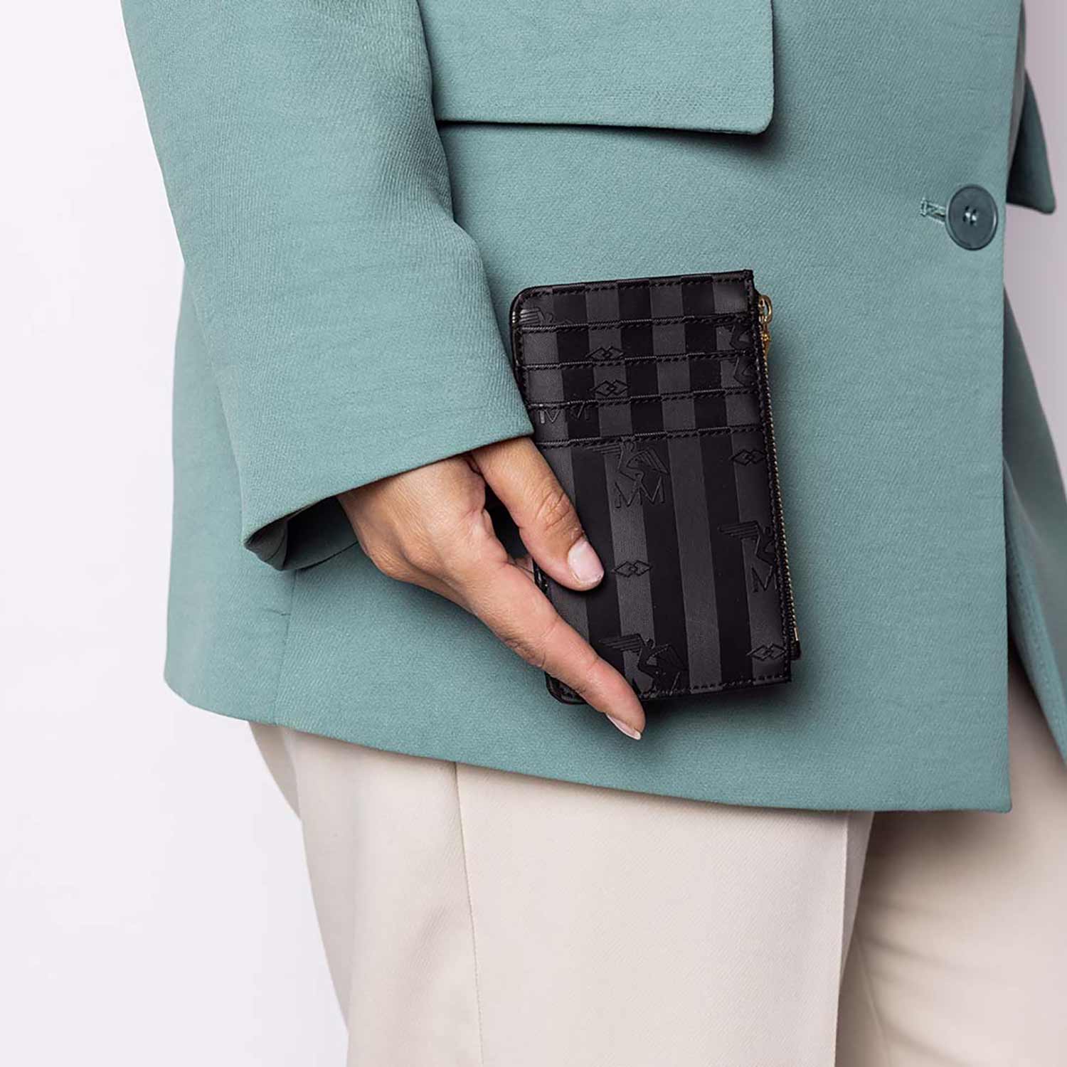 Maison-Mollerus_Gy_black-gold-5