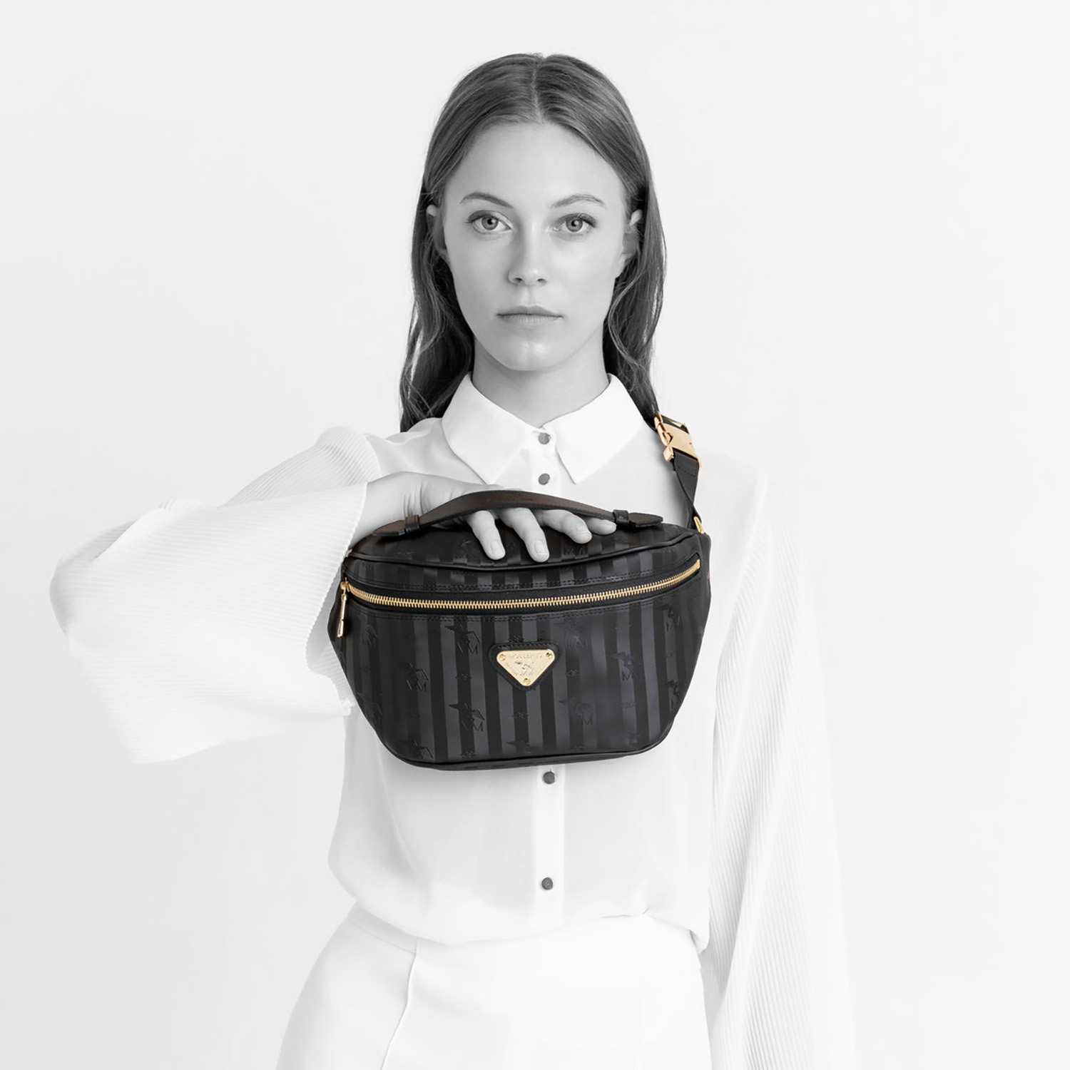 Maison-Mollerus_Brienz_01-2650-1018_black-gold_02