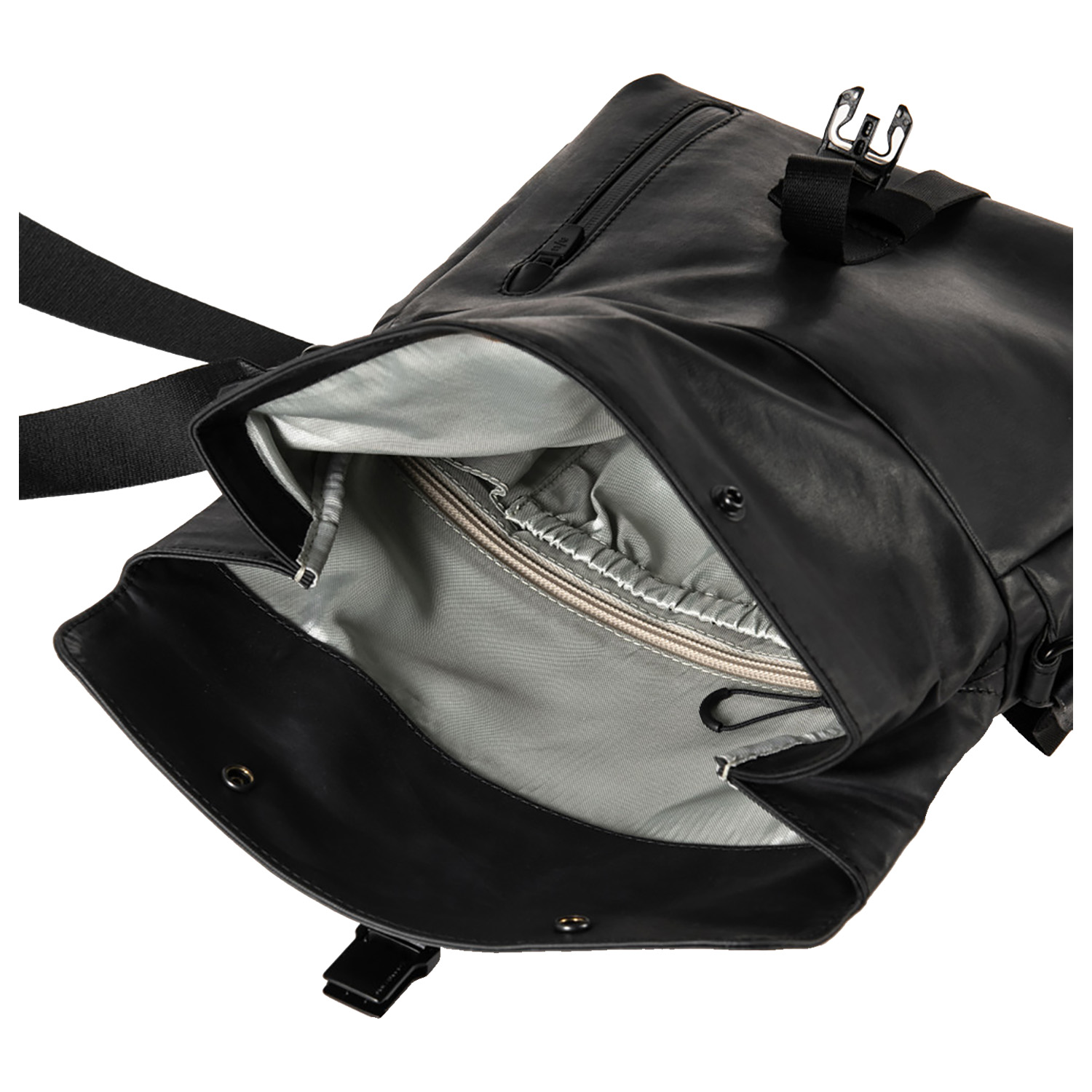 aunts-uncles_Seki-RE_black_07