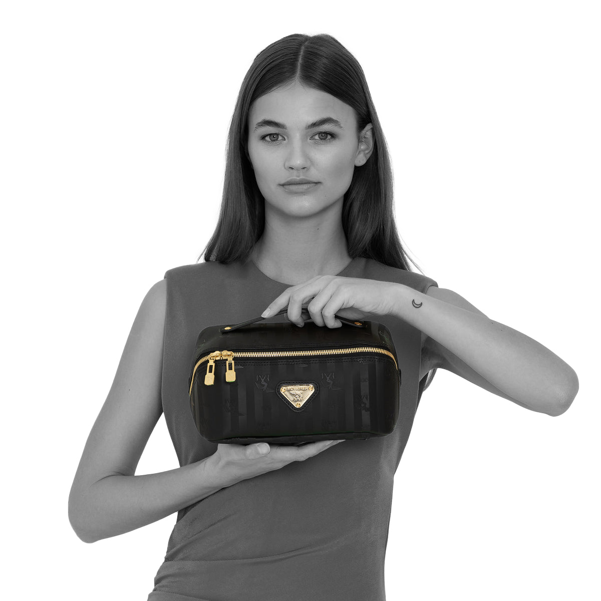 Maison-Mollerus_Servaz_01-2742-1018_black-gold_02