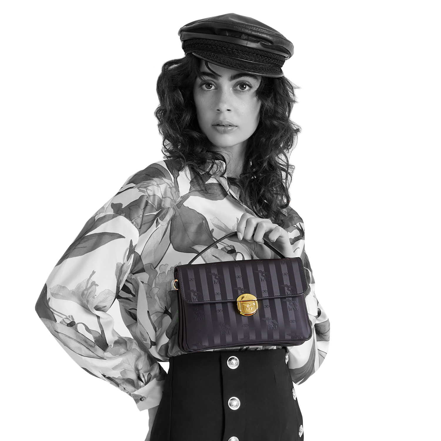 Maison-Mollerus_Signau_01-2639-1018_black-gold_02