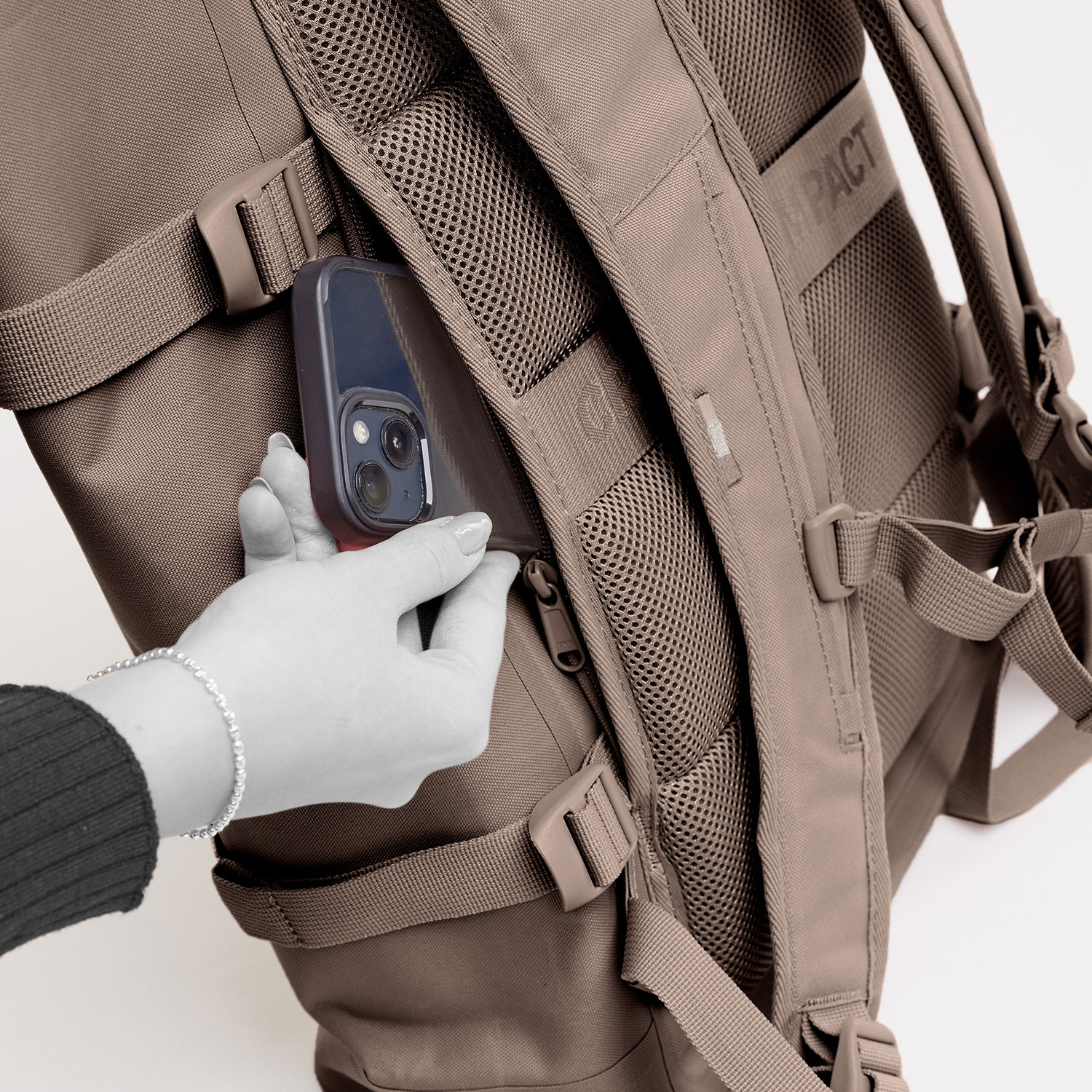 GOT-BAG_Rolltop-2-0-Monochrome-Edition_oyster_9